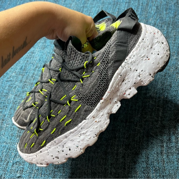 Nike Space Hippie 04 Sneakers in Black Grey Volt - Picture 4 of 11